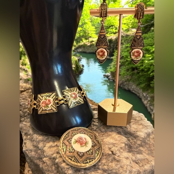 Damascene Vintage Set Gold & Black Bracelet, Earrings & Brooch w/ Floral Enamel - Picture 9 of 10